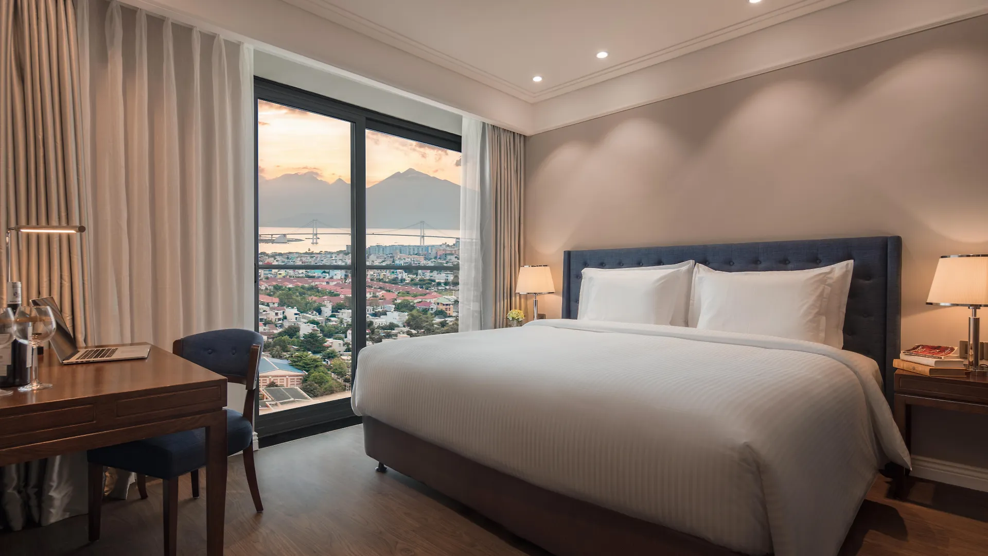 Hotel Altara Suites Da Nang By Ahg