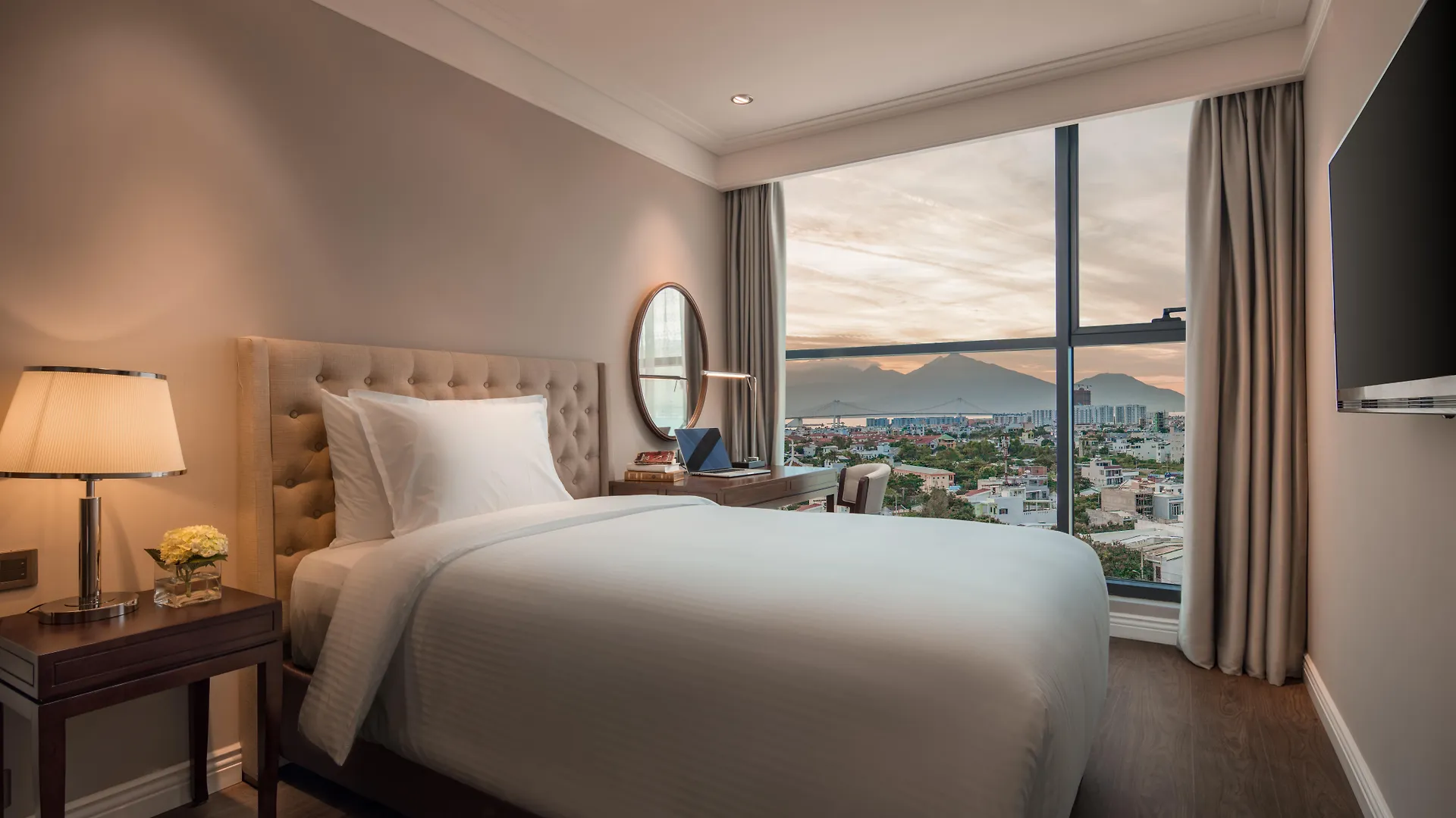 Altara Suites Da Nang By Ahg 5*,  Vietnam