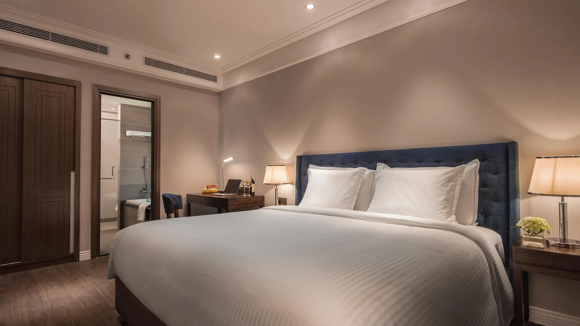 Altara Suites Da Nang By Ahg