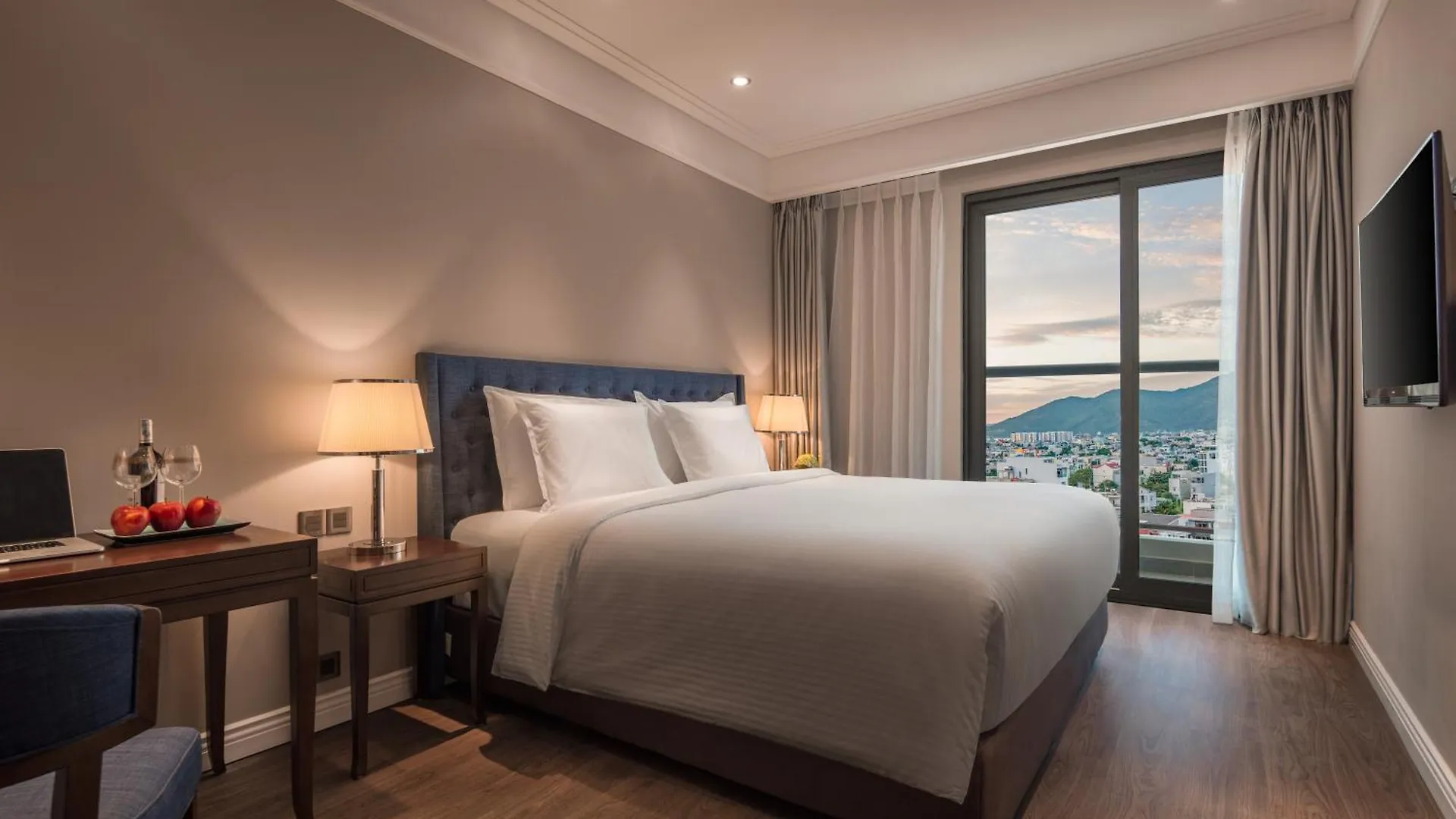 Altara Suites Da Nang By Ahg Hotel